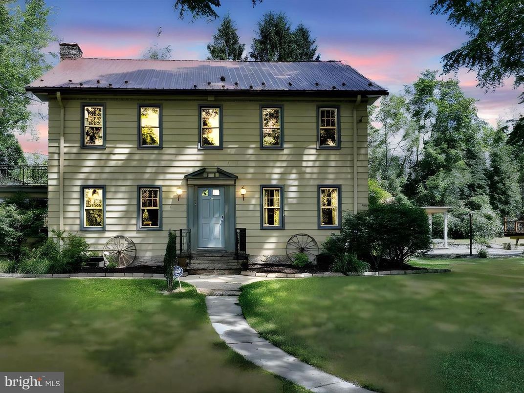 Exterior, Facade, Georgian