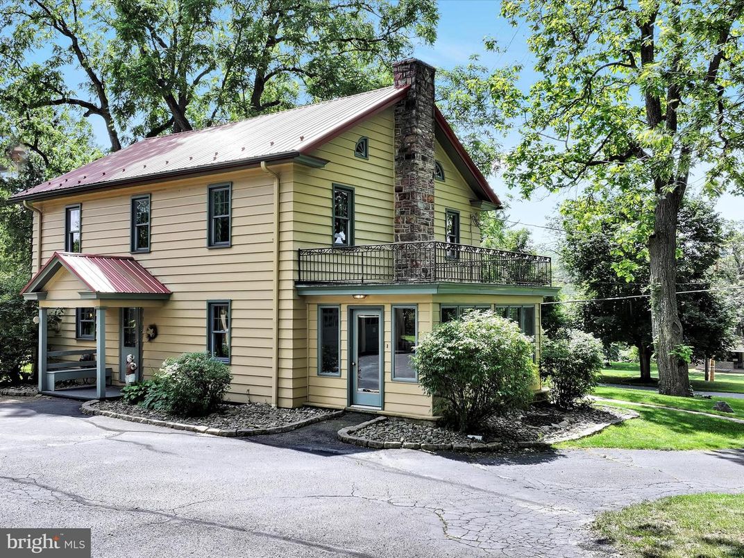 Exterior, Facade, Farmhouse