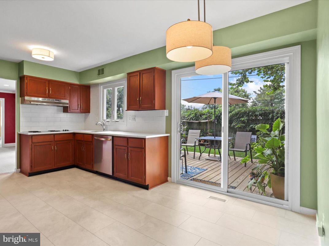 Interior, Kitchen, Pendant Lights, Stainless Steel Appliances
