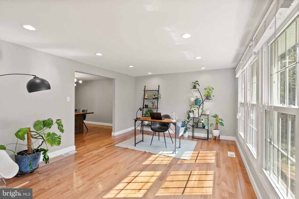Home Office, Interior, Recessed Lighting, Wood Texture Flooring