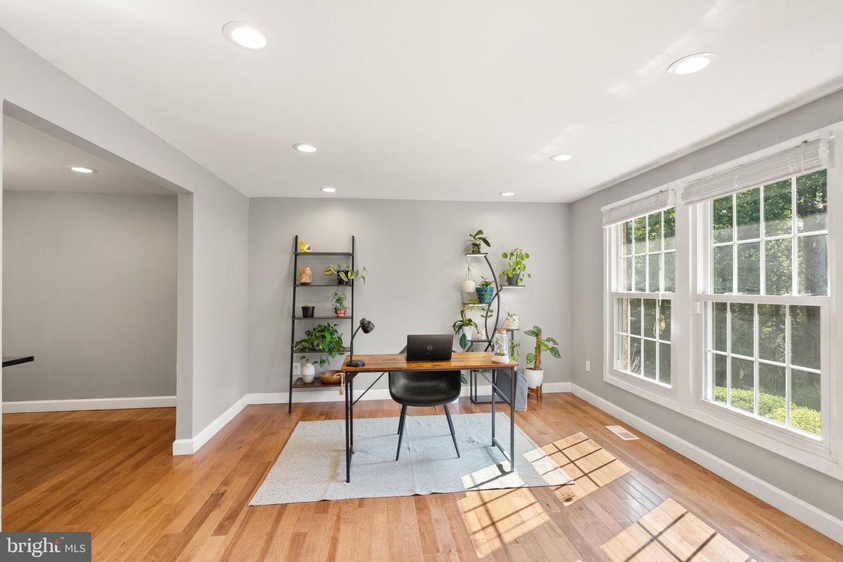 Home Office, Interior, Recessed Lighting, Wood Texture Flooring