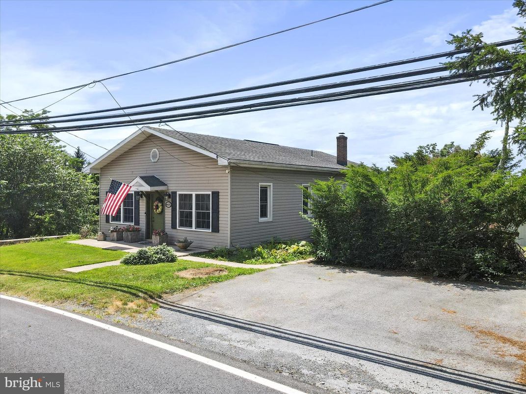 Exterior, Facade, Cape Cod