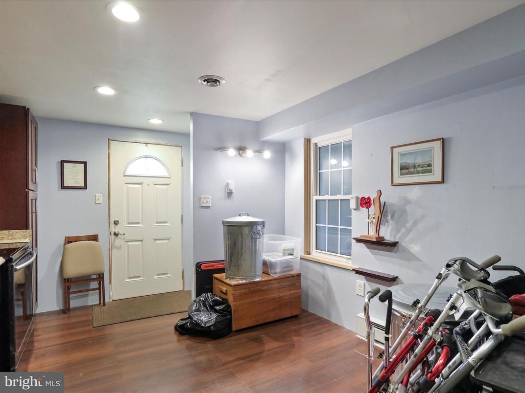 Fitness Equipment, Interior, Recessed Lighting, Wood Texture Flooring