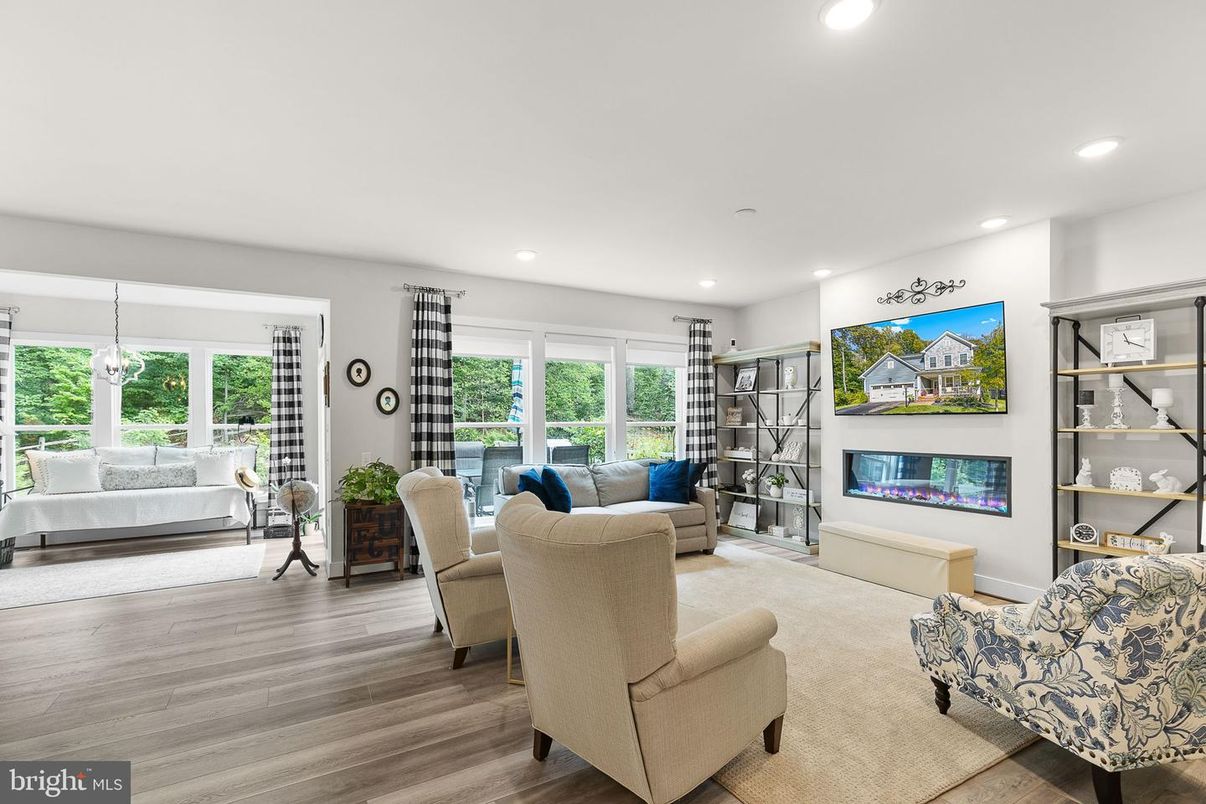 Interior, Living room, Pendant Lights, Recessed Lighting, Wood Texture Flooring