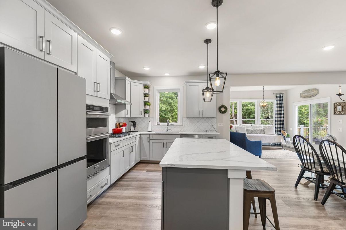 Interior, Kitchen, Living room, Pendant Lights, Recessed Lighting, Wood Texture Flooring