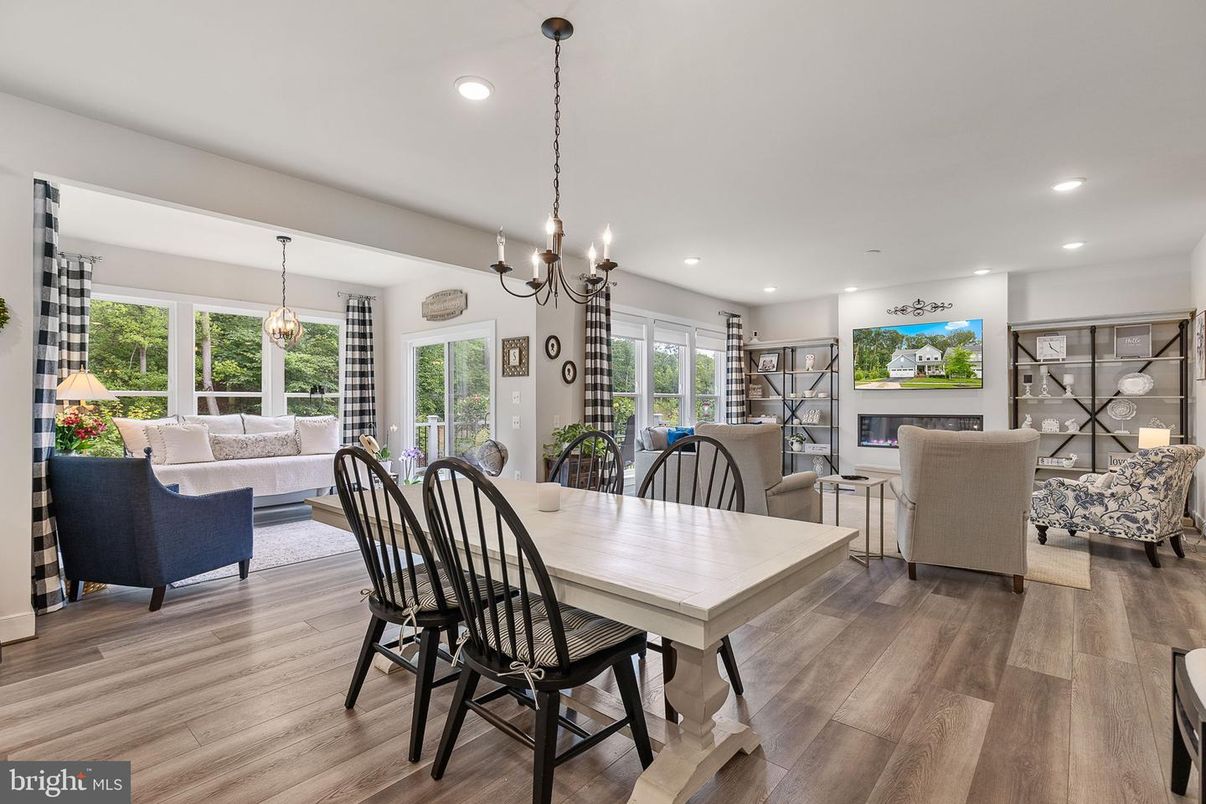 Dining room, Interior, Living room, Pendant Lights, Recessed Lighting, Wood Texture Flooring