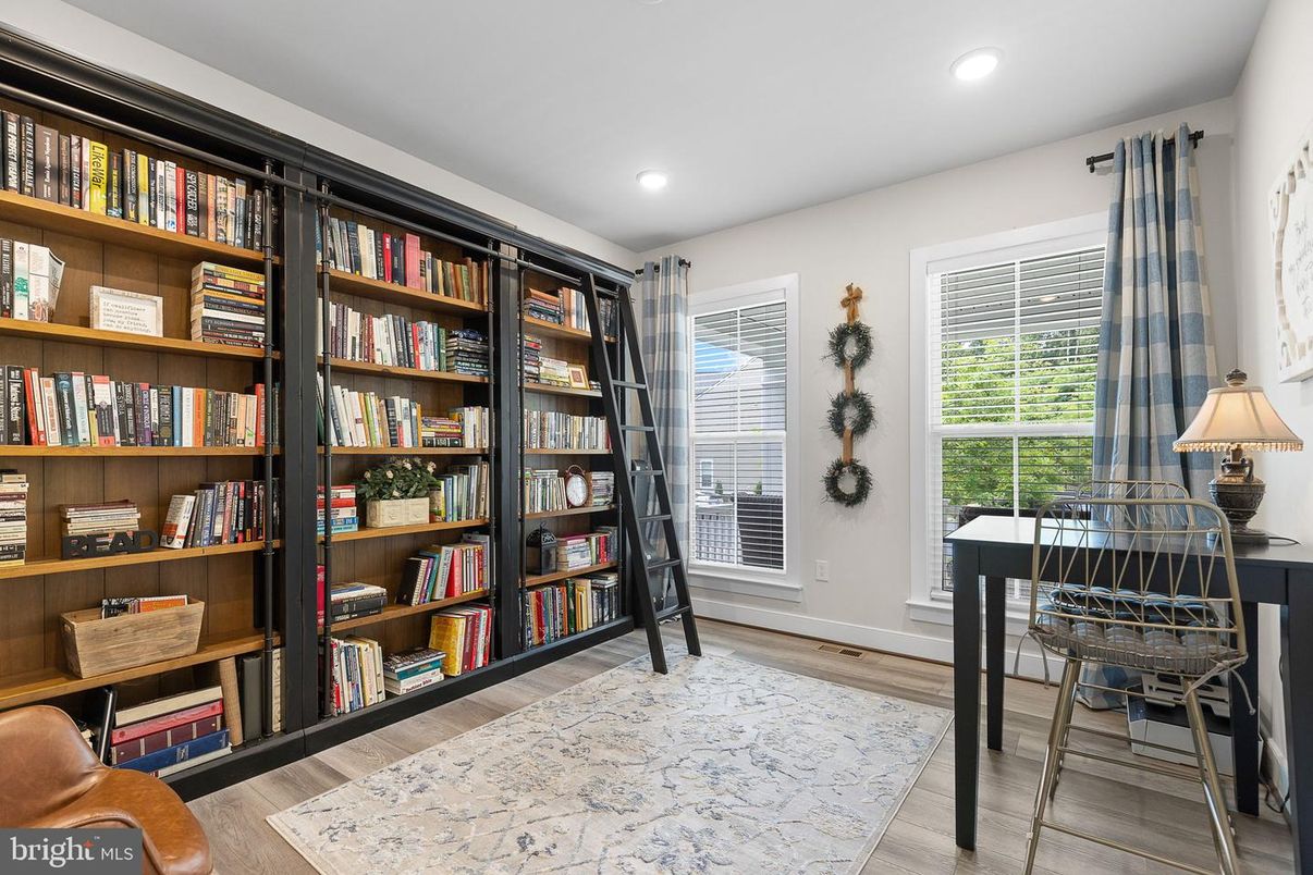 Home Office, Interior, Recessed Lighting, Wood Texture Flooring