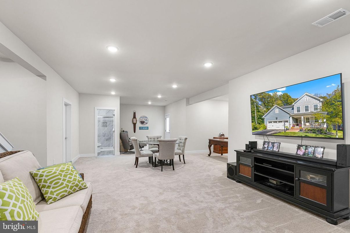 Dining room, Interior, Recessed Lighting