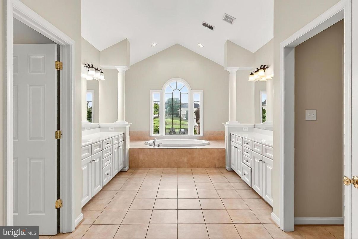 Bathroom, Dual Sink Vanities, Interior, Recessed Lighting