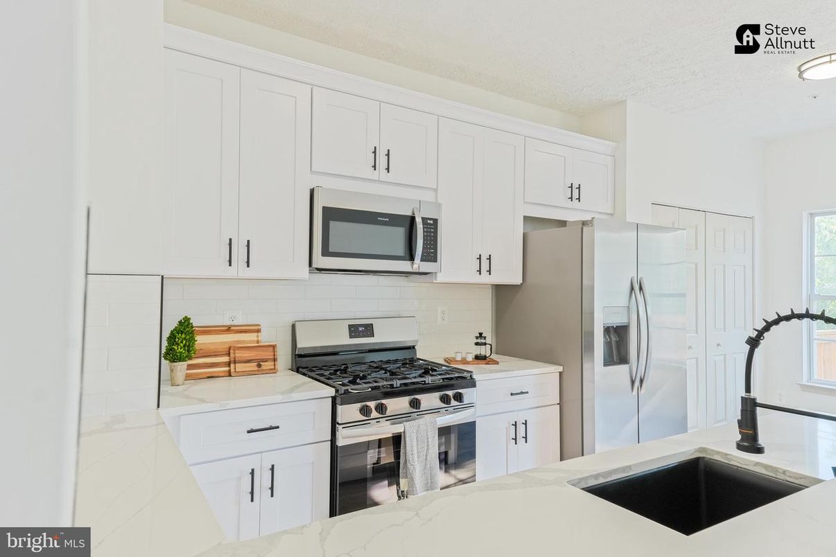 Interior, Kitchen, Stainless Steel Appliances