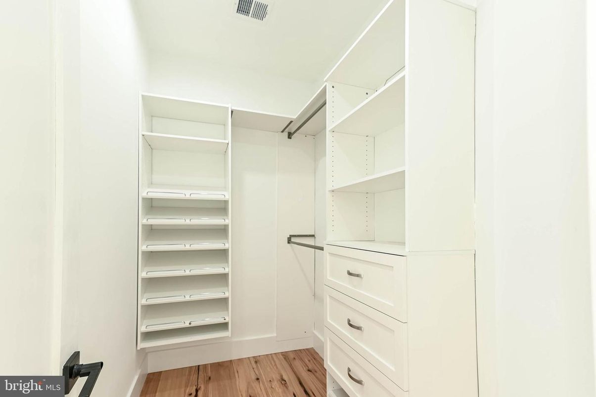 Interior, Walk-in Closets, Wood Texture Flooring