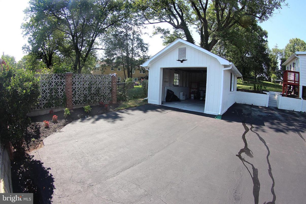 Detached Garage, Exterior