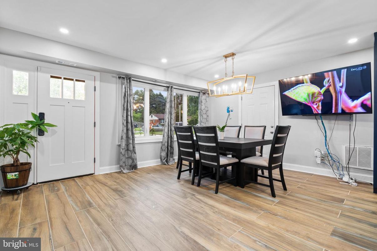 Dining room, Interior, Pendant Lights, Recessed Lighting, Wood Texture Flooring