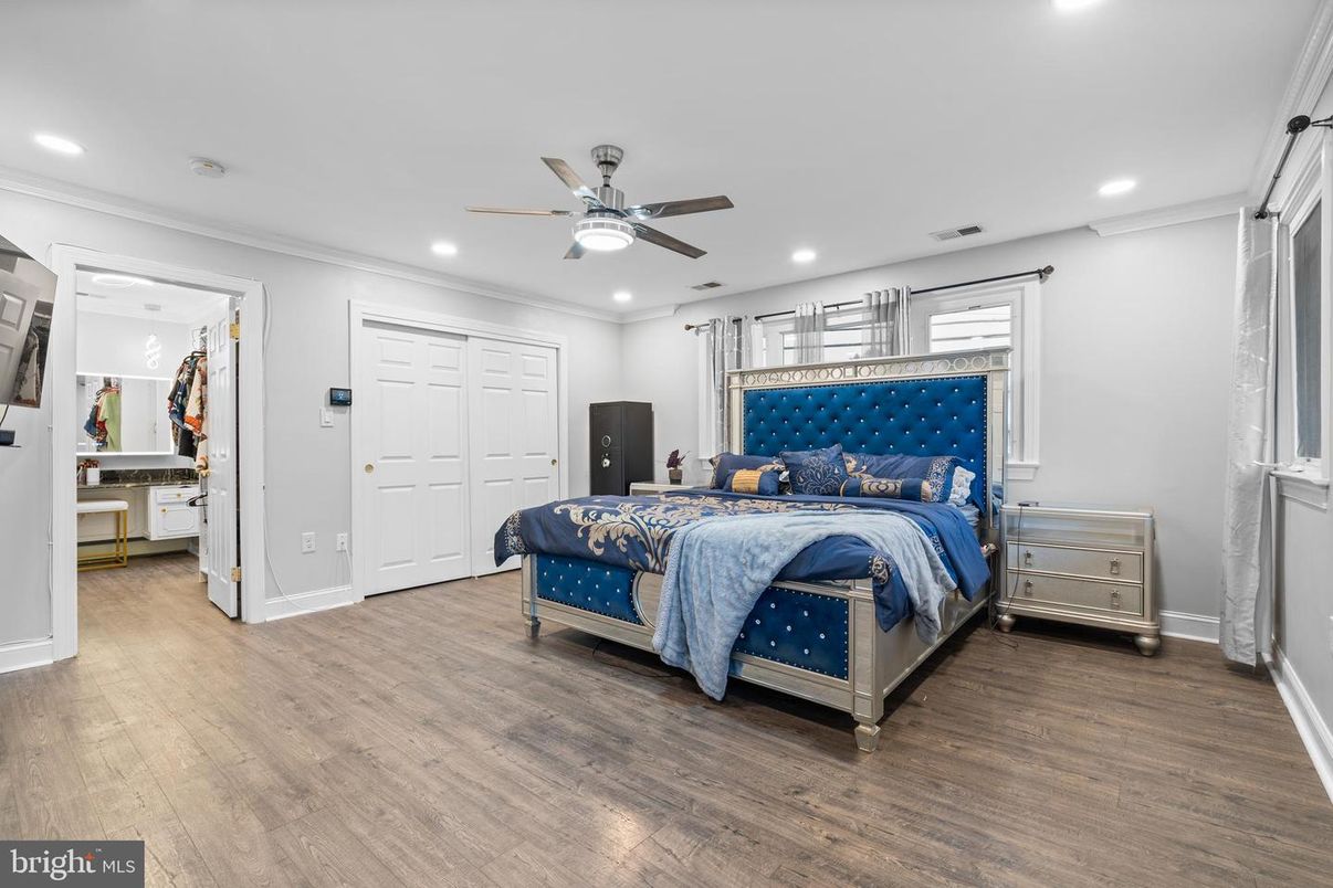 Bedroom, Interior, Recessed Lighting, Wood Texture Flooring