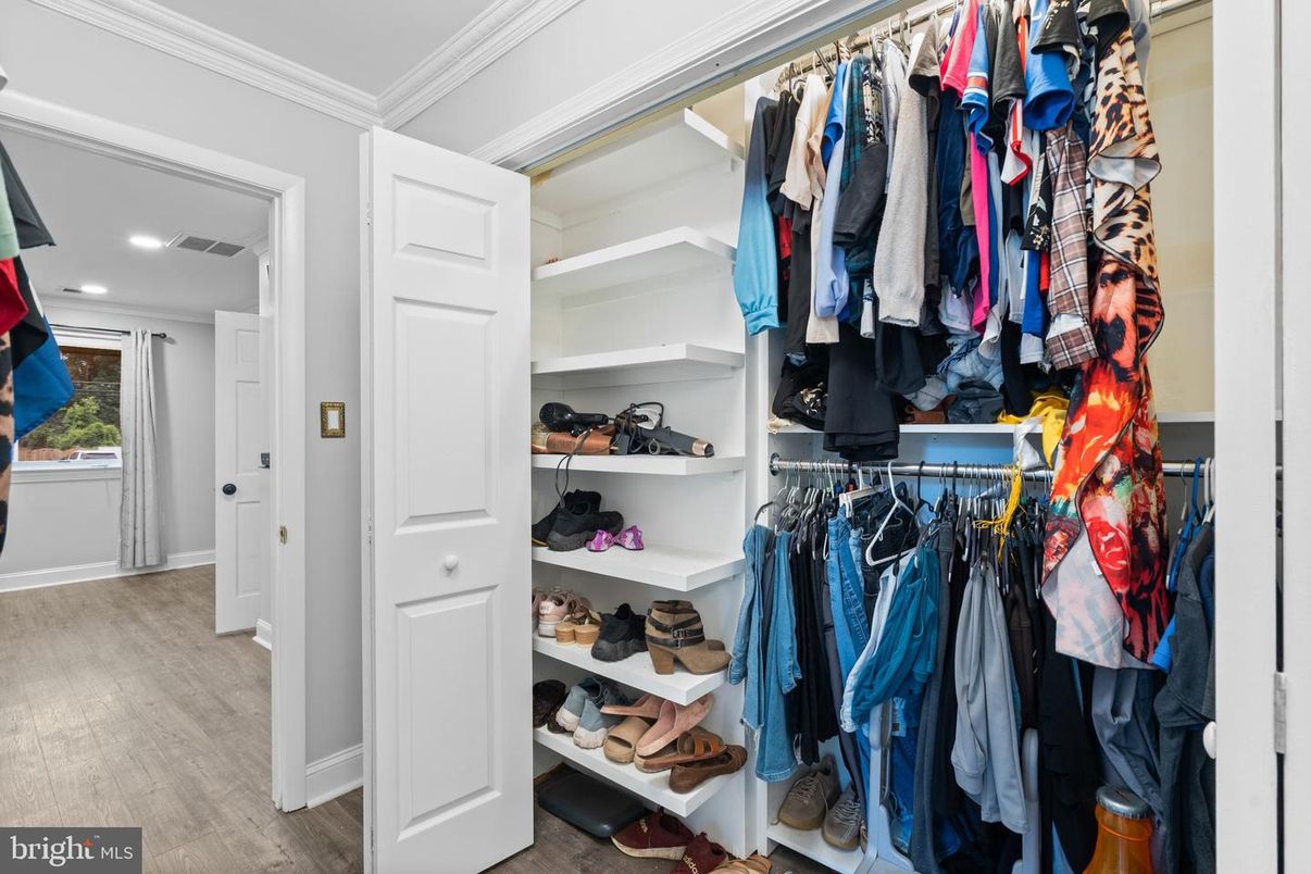 Interior, Recessed Lighting, Walk-in Closets, Wood Texture Flooring