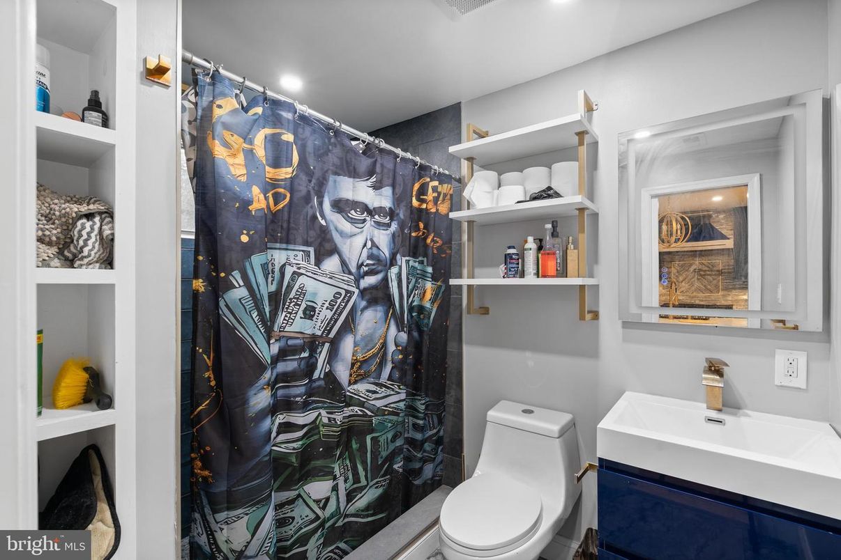 Bathroom, Interior, Recessed Lighting