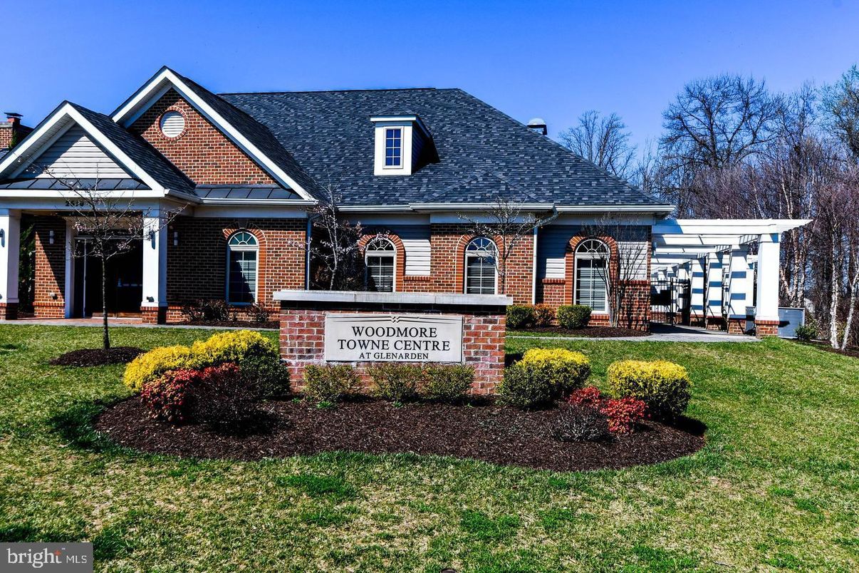 Exterior, Facade, Brick Facade, Cape Cod