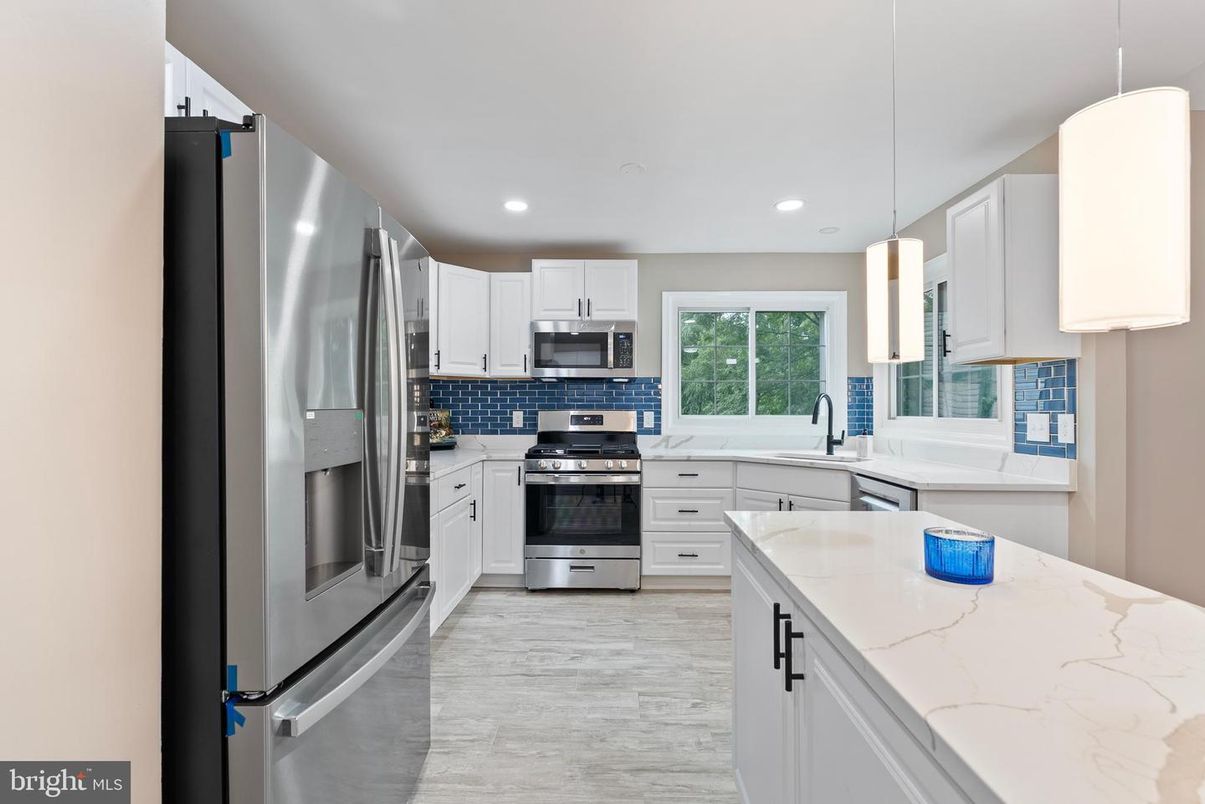Interior, Kitchen, Pendant Lights, Recessed Lighting, Stainless Steel Appliances