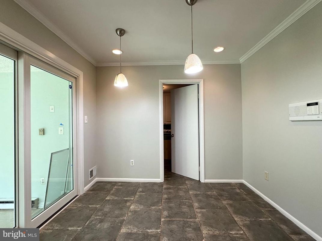 Empty room, Interior, Pendant Lights, Recessed Lighting