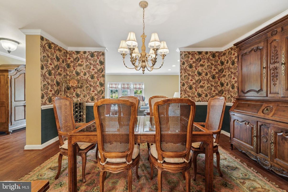 Chandelier, Dining room, Interior, Recessed Lighting, Wood Texture Flooring