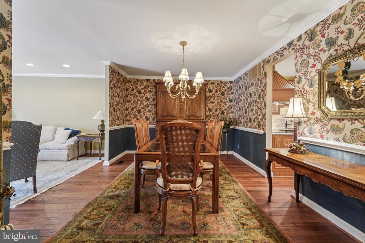 Chandelier, Dining room, Interior, Recessed Lighting, Wood Texture Flooring