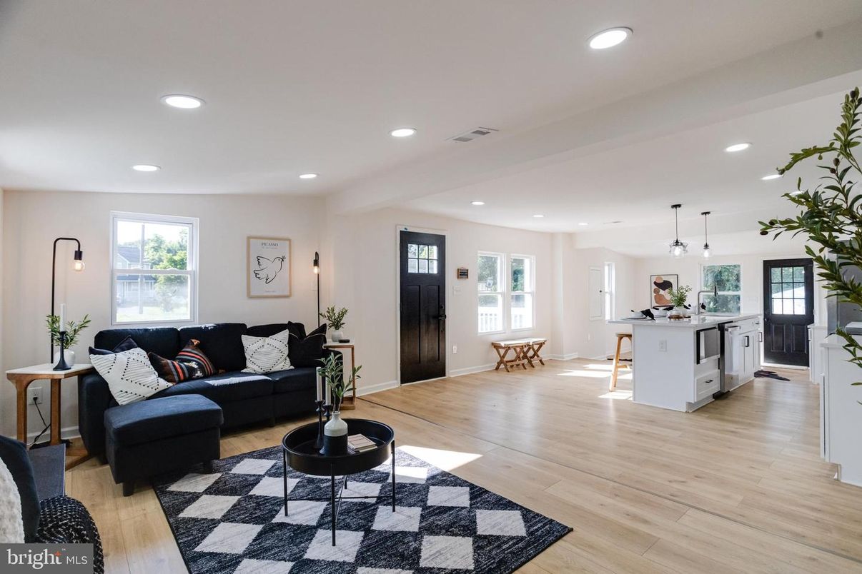 Interior, Kitchen, Living room, Pendant Lights, Recessed Lighting, Wood Texture Flooring