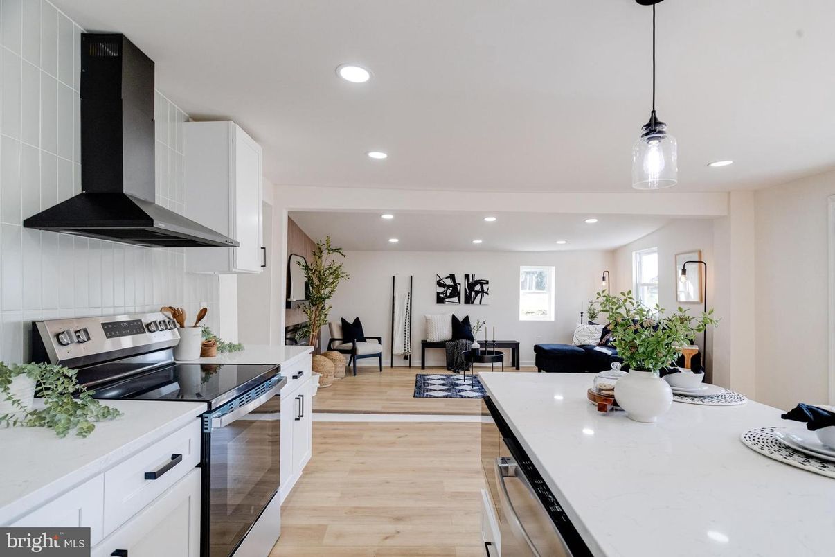 Interior, Kitchen, Living room, Pendant Lights, Recessed Lighting, Wood Texture Flooring