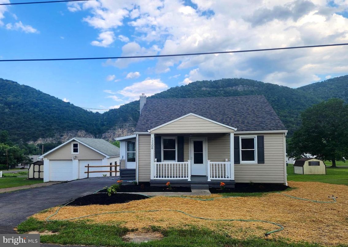 Detached Garage, Exterior, Facade, Cape Cod