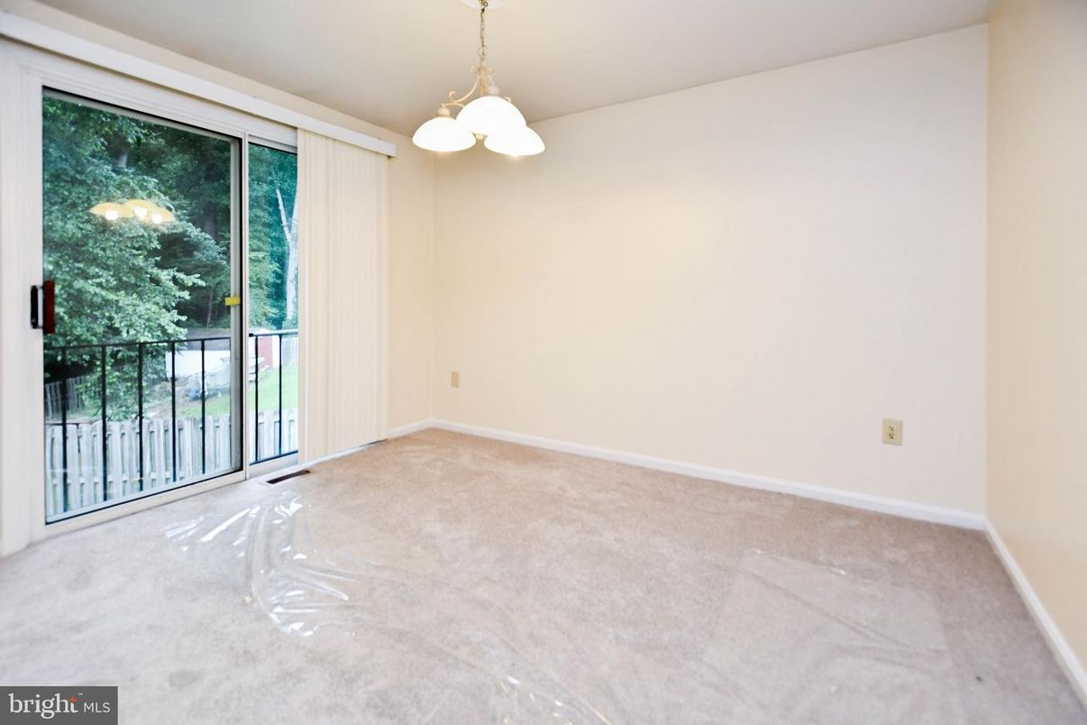 Empty room, Interior, Pendant Lights