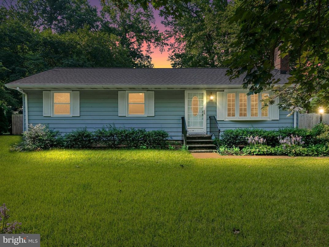 Backyard, Exterior, Facade, Ranch