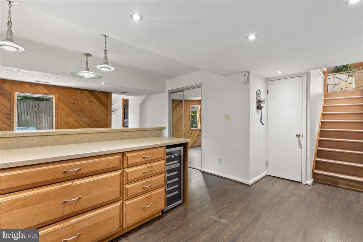 Interior, Pendant Lights, Recessed Lighting, Wood Texture Flooring, Wooden Walls