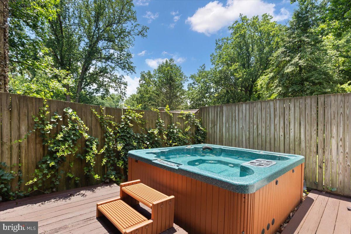 Exterior, Hot Tub