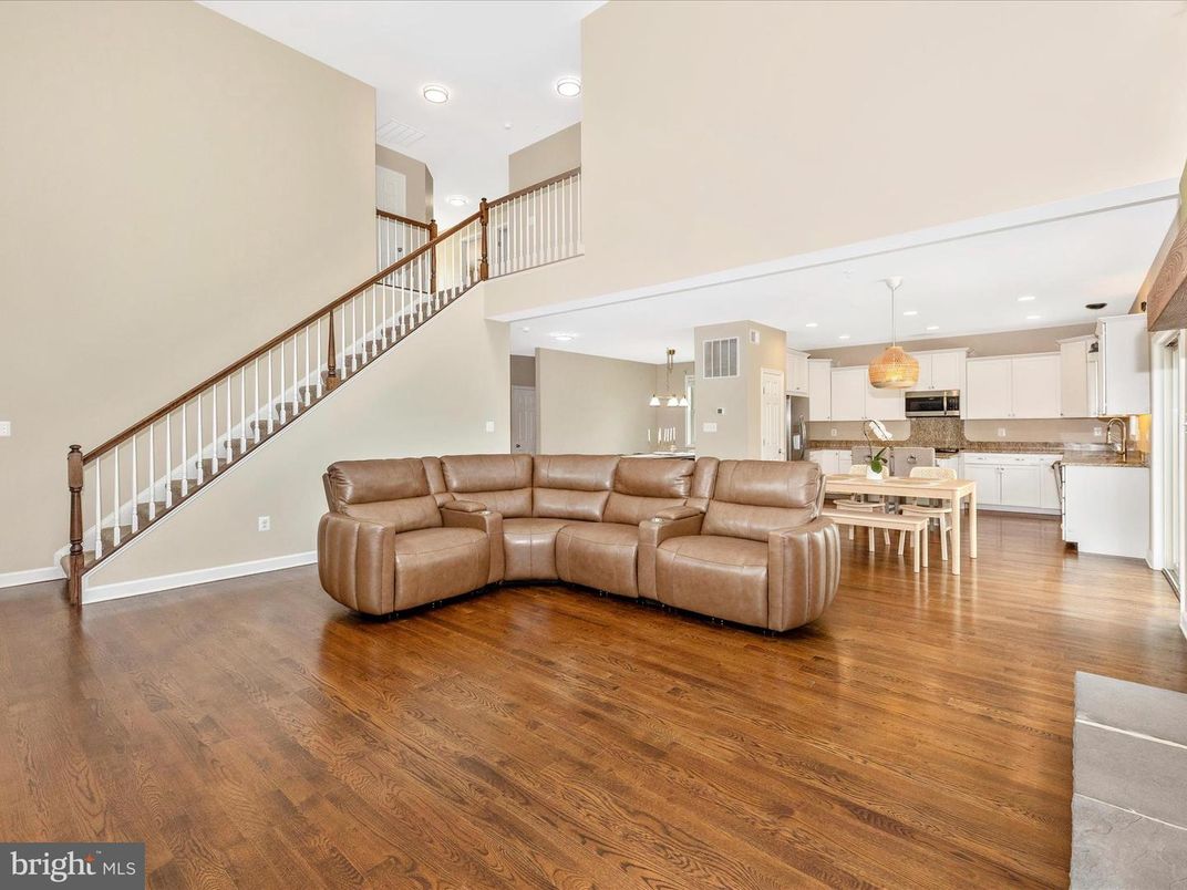 Dining room, Interior, Kitchen, Living room, Pendant Lights, Recessed Lighting, Stainless Steel Appliances, Wood Texture Flooring