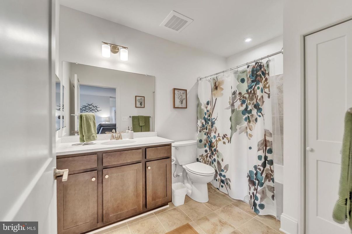 Bathroom, Interior, Recessed Lighting