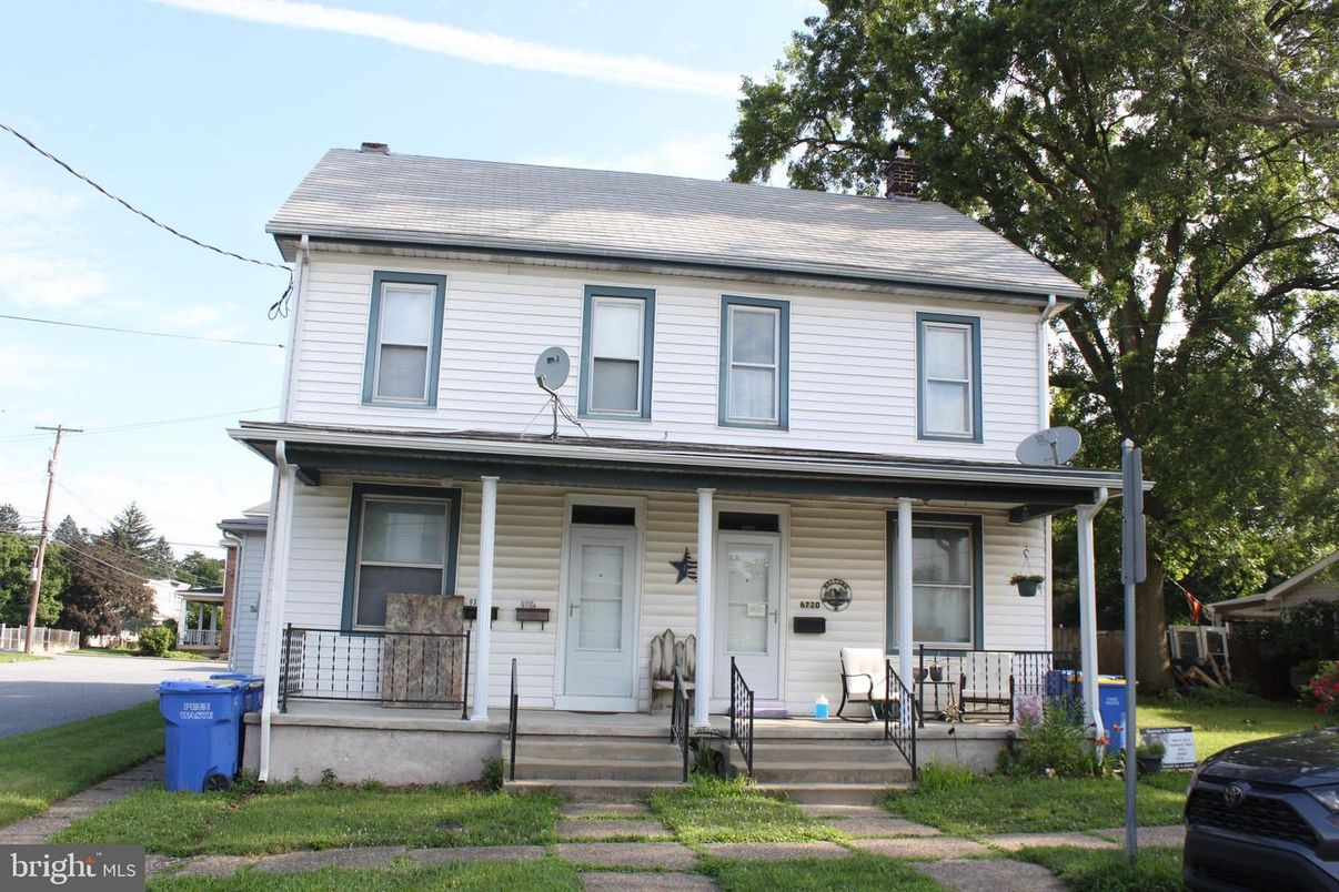 Exterior, Facade, American Foursquare