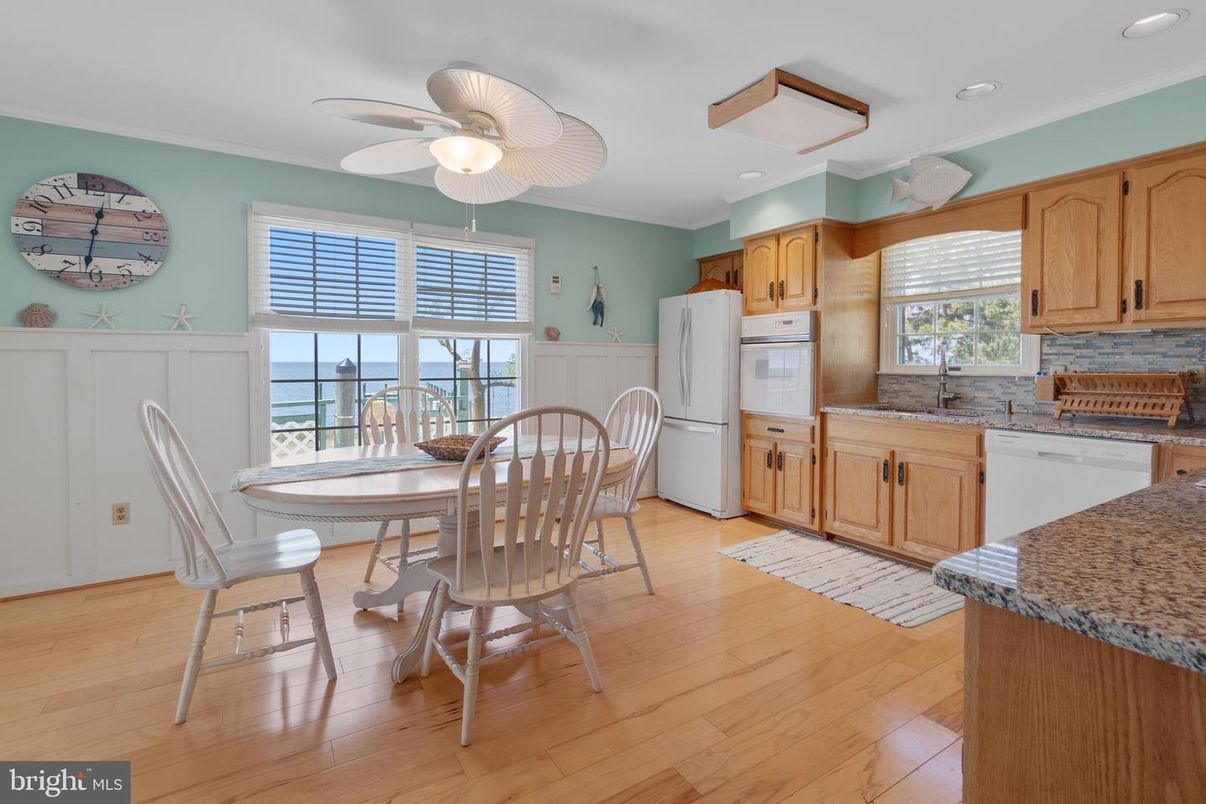 Dining room, Interior, Kitchen, Recessed Lighting, Wood Texture Flooring