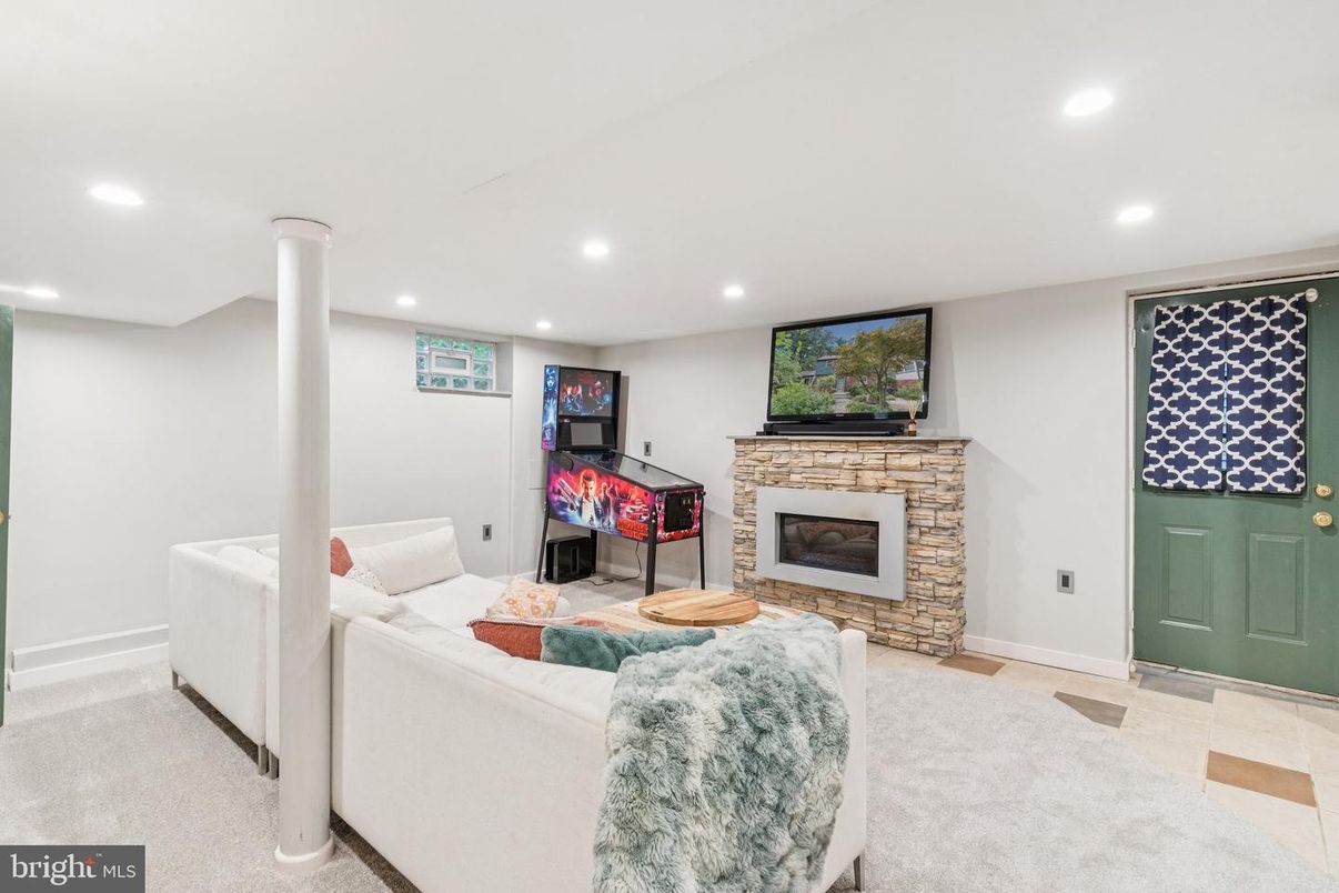 Fireplace, Interior, Living room, Recessed Lighting