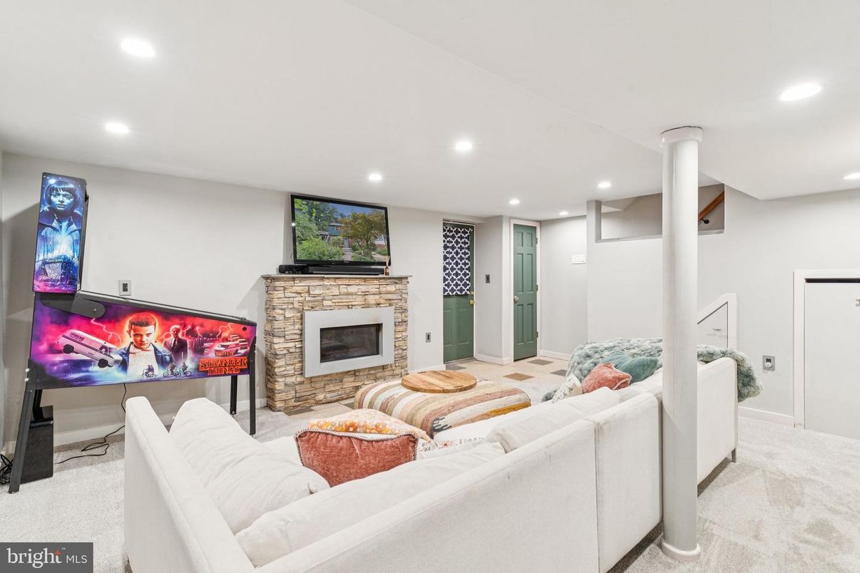 Fireplace, Interior, Living room, Recessed Lighting