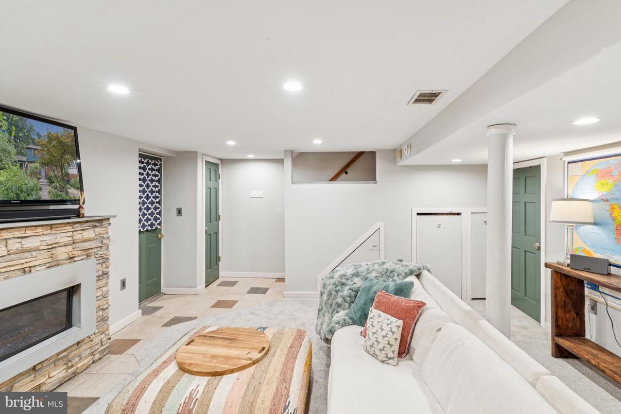Fireplace, Interior, Living room, Recessed Lighting