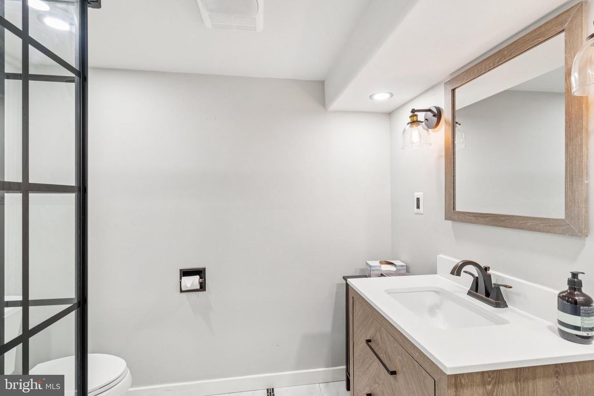 Bathroom, Interior, Recessed Lighting