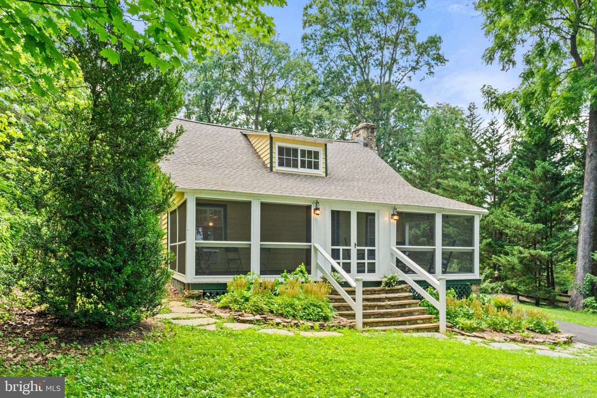 Exterior, Facade, Cape Cod