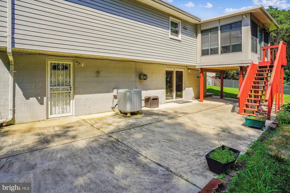Backyard, Exterior