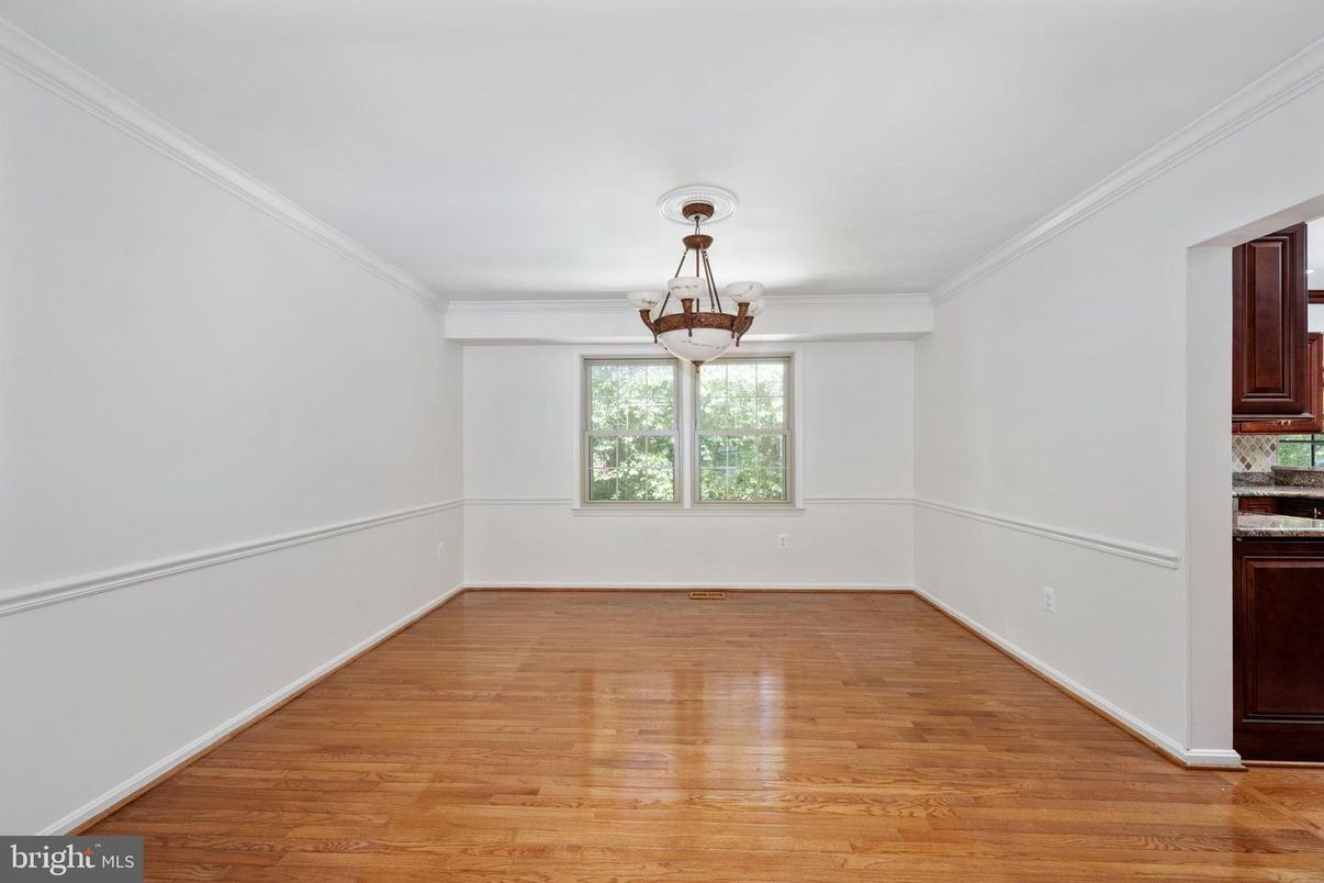 Chandelier, Empty room, Interior, Wood Texture Flooring