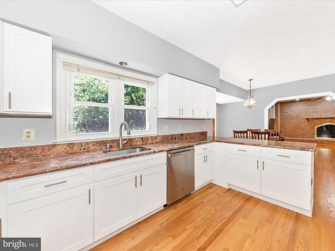 Chandelier, Dining room, Interior, Kitchen, Pendant Lights, Wood Texture Flooring