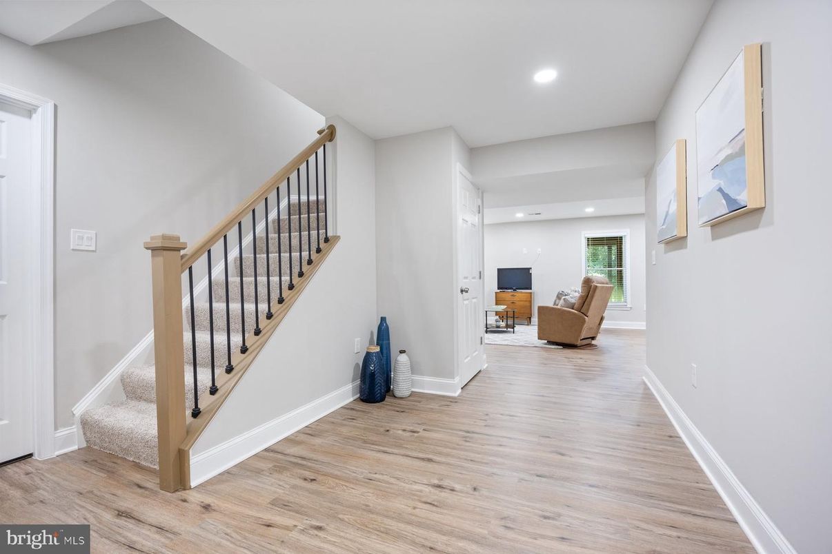 Interior, Recessed Lighting, Wood Texture Flooring