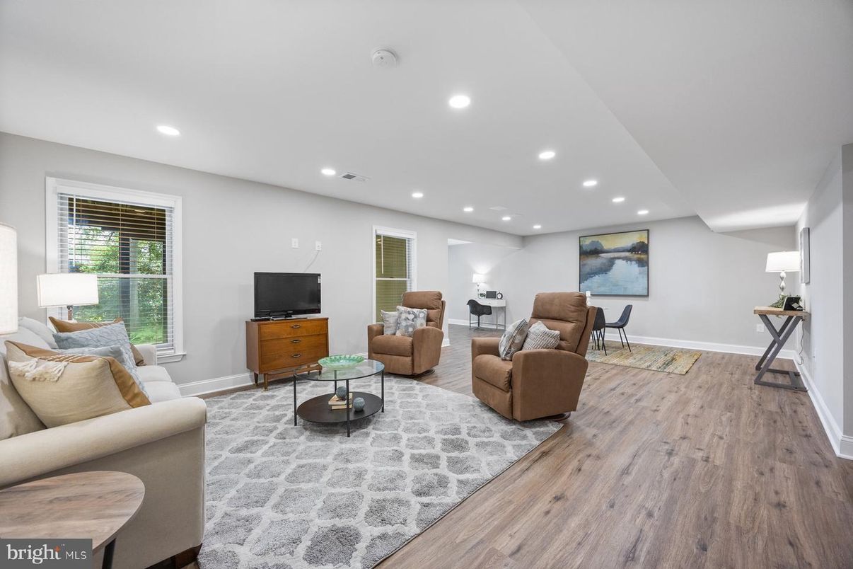 Interior, Living room, Recessed Lighting, Wood Texture Flooring