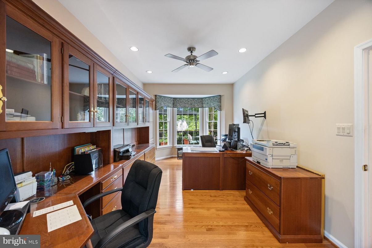 Home Office, Interior, Recessed Lighting, Wood Texture Flooring