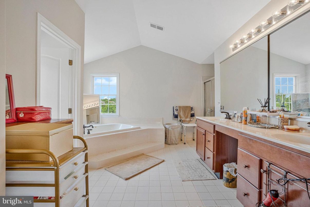 Bathroom, Dual Sink Vanities, Interior