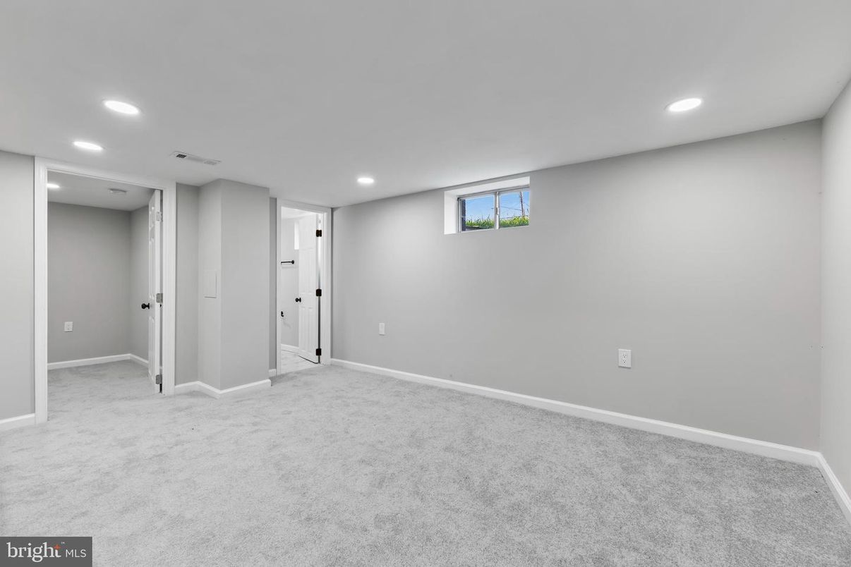 Empty room, Interior, Recessed Lighting