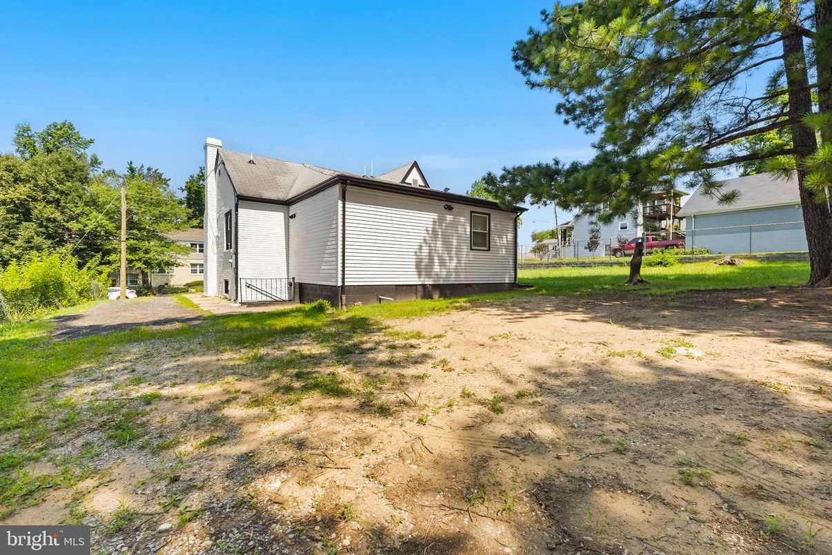 Backyard, Detached Garage, Exterior